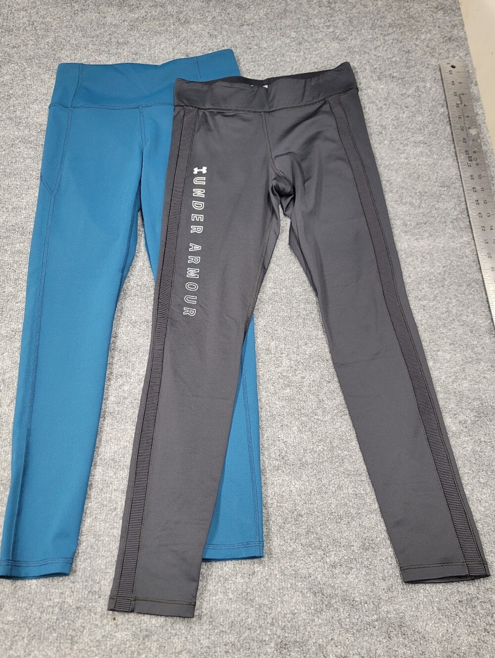 2 Pairs Womans Under Armour Leggings Size Medium